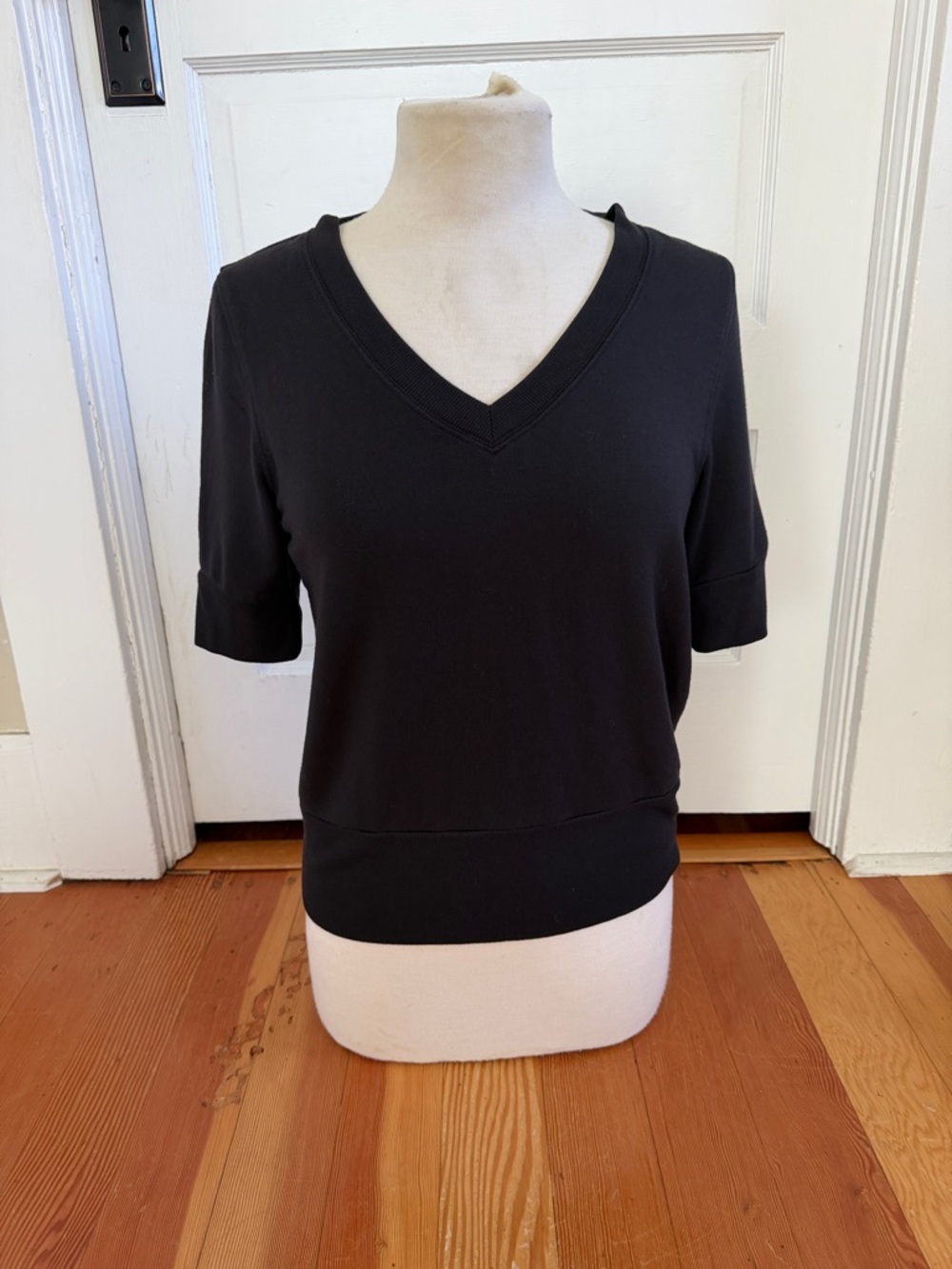 Athleta Short Sleeve V Neck Black Tee Shirt Small